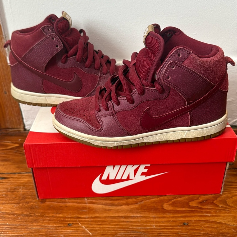Burgundy Nike SB Mid Top Sneakers- Men’s 5 / Women’s 7
